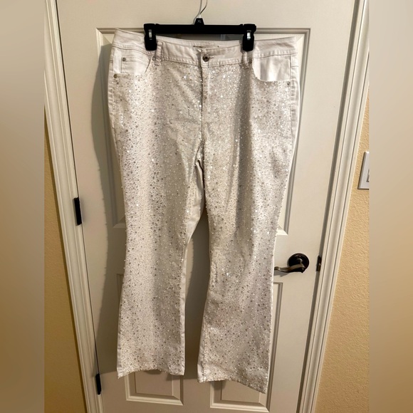 Cato Collection Limited Edition Womens White Bootcut Sequined Front Size 18W - Picture 1 of 9